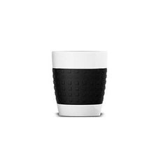 Laden Sie das Bild in den Galerie-Viewer, Moccamaster Kaffeebecher aus Porzellan mit schwarzem isolierendem Rand aus Silikon