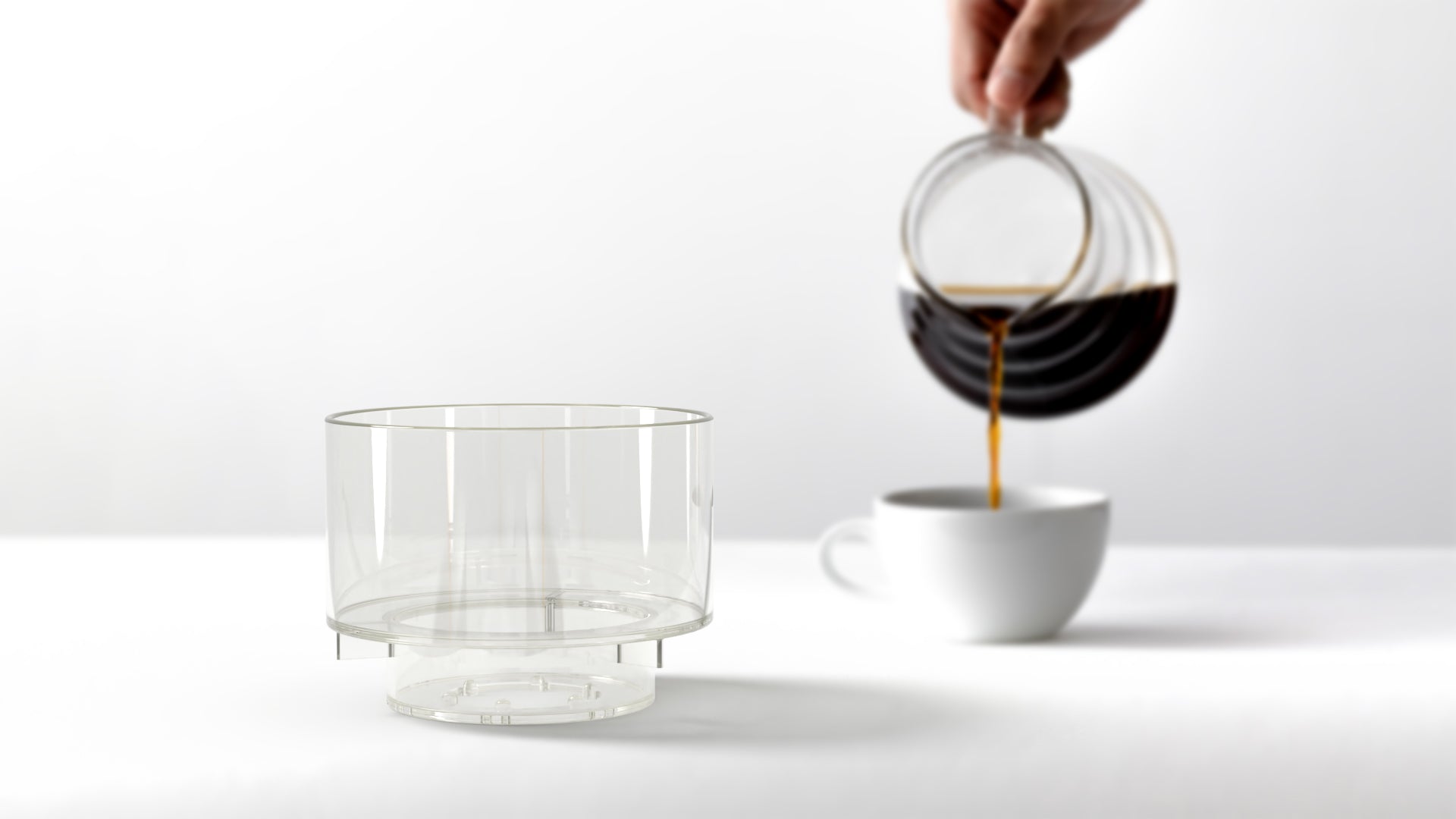 SIMPLIFY the Brewer mit Kaffeekanne und Kaffeetasse