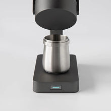 Load image into Gallery viewer, Acaia Orbit Single Dose elektrische Kaffeemühle zusammen mit Dosierbecher M