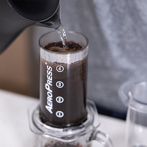 AeroPress Coffee Maker Clear Kaffeebereiter, inkl. 100 Filtern