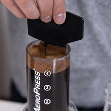 Load image into Gallery viewer, AeroPress Coffee Maker Clear Kaffeebereiter, inkl. 100 Filtern