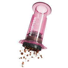 Laden Sie das Bild in den Galerie-Viewer, AeroPress Clear Kaffeebereiter Clear Pink