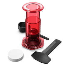 Load image into Gallery viewer, AeroPress Clear Kaffeebereiter Clear Red, Lieferumfang