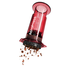 Laden Sie das Bild in den Galerie-Viewer, AeroPress Clear Kaffeebereiter Clear Red