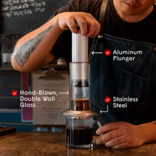 Laden Sie das Bild in den Galerie-Viewer, AeroPress Premium Coffee Press Kaffeebereiter aus Glas und Edelstahl