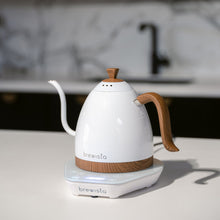 Load image into Gallery viewer, Brewista Wasserkocher Artisan Variable Digital Kettle - Pearl White/White Base 1l