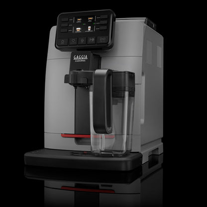 Gaggia Cadorna Prestige Over Ice Kaffeevollautomat Moonlight Grey, Ansicht seitlich, mit Milchkaraffe