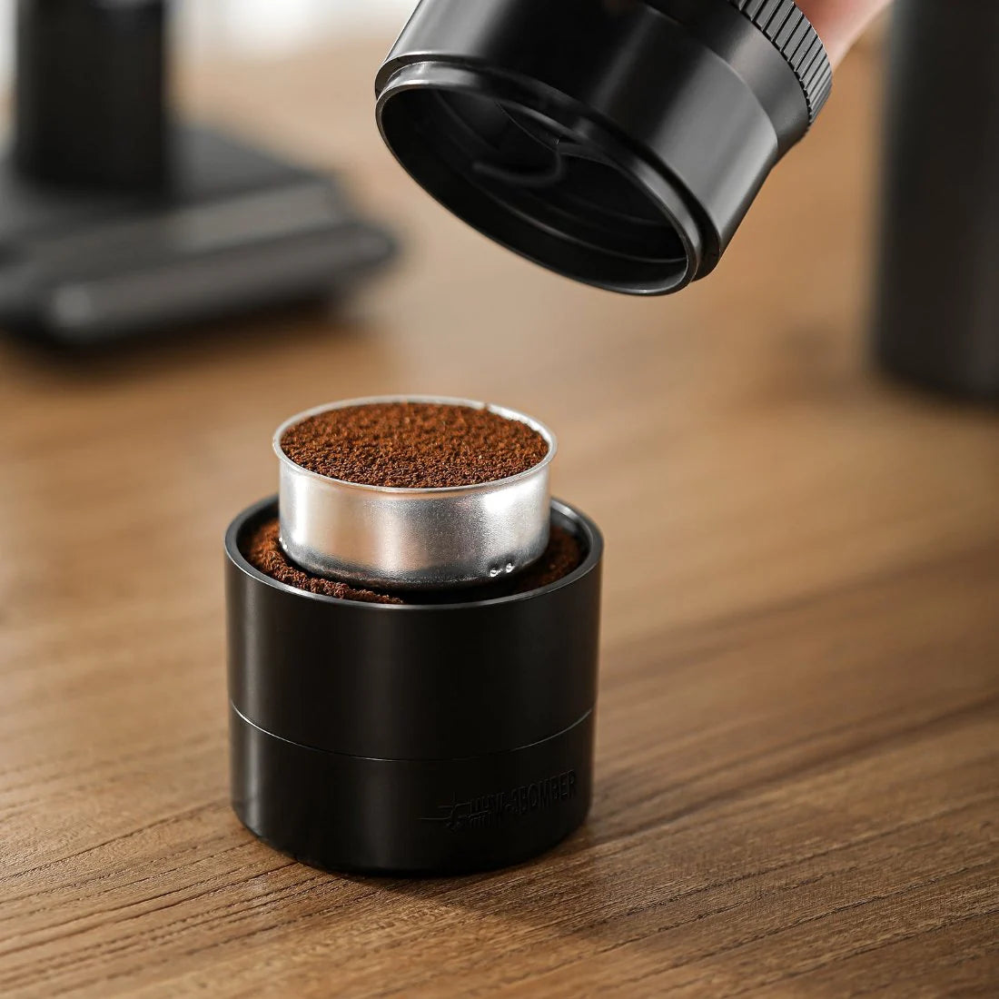 MHW-3BOMBER Cyclone Moka Pot Coffee Distributor schwarz