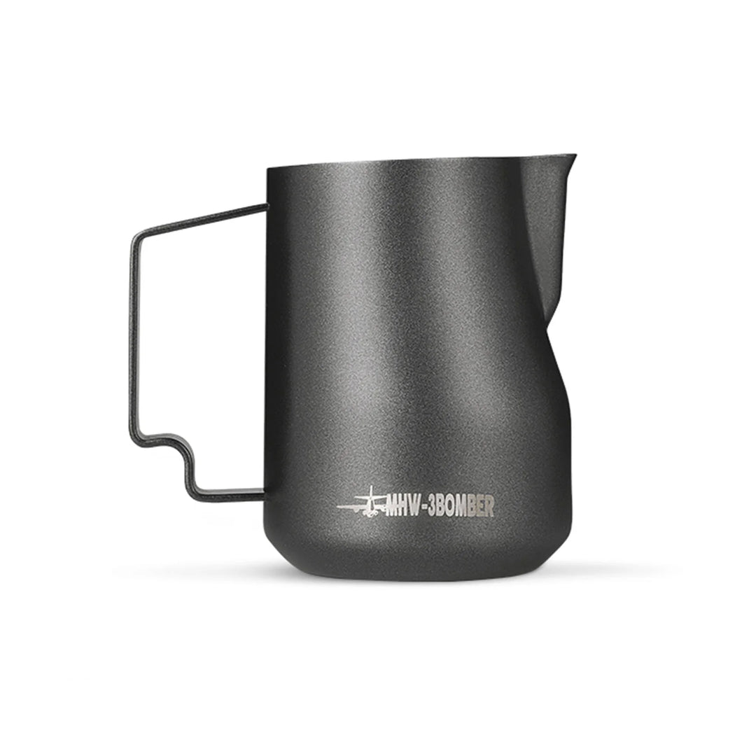 MHW-3BOMBER Turbo Milch Pitcher 350 ml matt schwarz Frontansicht