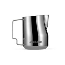 Laden Sie das Bild in den Galerie-Viewer, MHW-3BOMBER Turbo Milch Pitcher 450 ml glossy Frontview