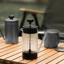 Load image into Gallery viewer, MHW-3BOMBER Gimme French Press 450 ml schwarz während der Zubereitung