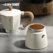 Load image into Gallery viewer, MHW-3BOMBER Moka Pot Espressokocher 300 ml weiß mit Kaffeepulver