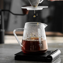 Laden Sie das Bild in den Galerie-Viewer, MHW-3BOMBER Elf Kaffee Server 500 ml auf Waage it Dripper Seitenansicht