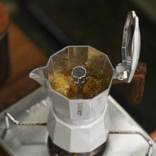 Load image into Gallery viewer, MHW-3BOMBER Double Valve Moka Pot Espressokocher 180 ml weiß mit Espresso