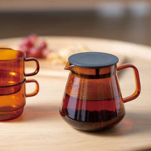 Load image into Gallery viewer, Hario Colors Tea &amp; Coffee Server Kanne 600ml Amber