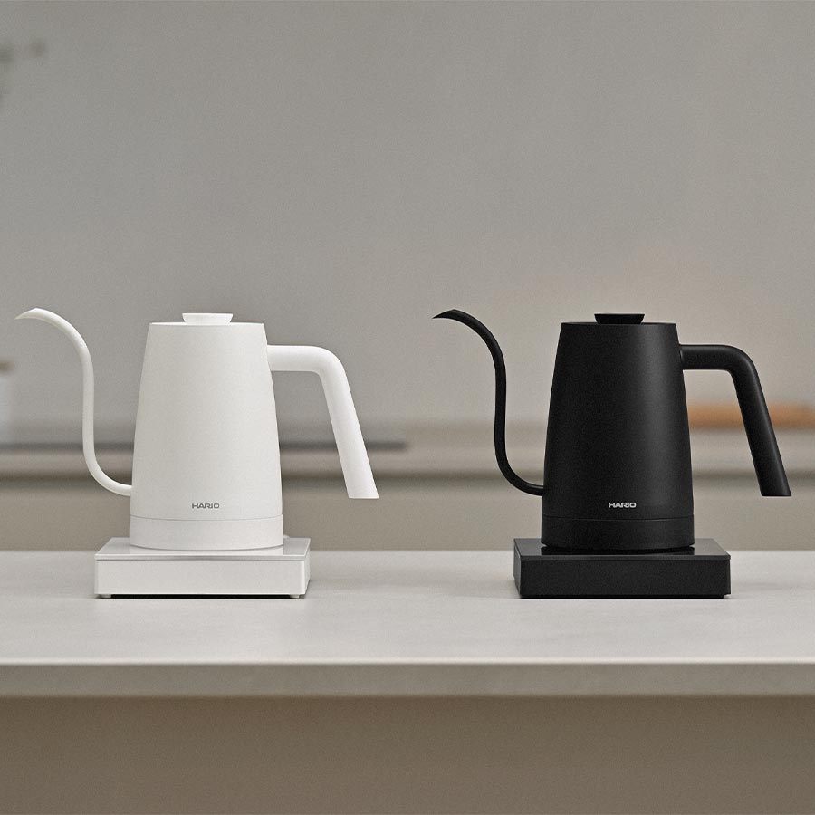 Hario Lyra elektrischer Wasserkocher 0,8 l Schwarz und Weiß