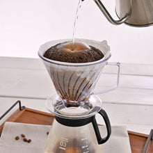 Laden Sie das Bild in den Galerie-Viewer, Kaffeezubereitung mit dem Hario Pegasus Dripper Handfilter Clear 03 und Pegasus Server