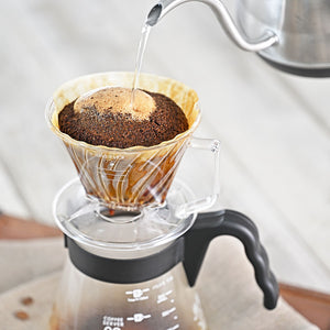 Pour-over Zubereitung mit dem Hario Pegasus Dripper und Pegasus Papierfiltern