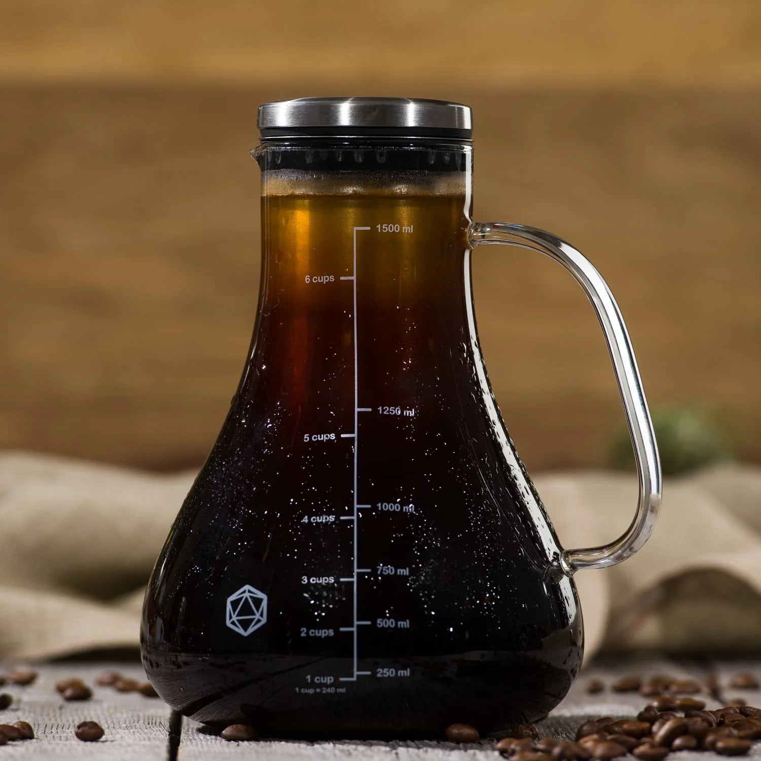 Icosa Arctic Cold Brew Maker mit Cold Brew Kaffee und Edelstahl-Mikronfilter