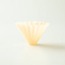 Laden Sie das Bild in den Galerie-Viewer, Origami Handfilter Dripper Air M Matt Beige