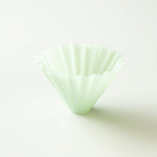 Laden Sie das Bild in den Galerie-Viewer, Origami Handfilter Dripper Air M Matt Green
