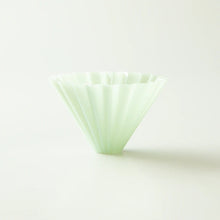 Laden Sie das Bild in den Galerie-Viewer, Origami Handfilter Dripper Air M Matt Green