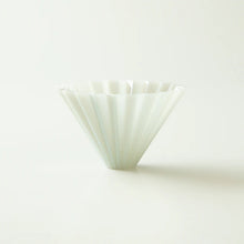 Laden Sie das Bild in den Galerie-Viewer, Origami Handfilter Dripper Air M Matt Grey