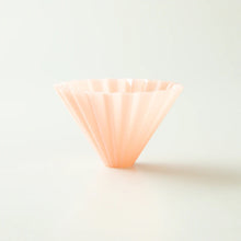 Laden Sie das Bild in den Galerie-Viewer, Origami Handfilter Dripper Air M Matt Pink
