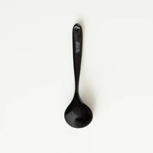 Load image into Gallery viewer, Origami Cupping Spoon Porzellan schwarz