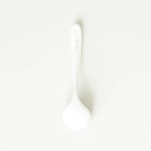 Laden Sie das Bild in den Galerie-Viewer, Origami Cupping Spoon Porzellan weiß