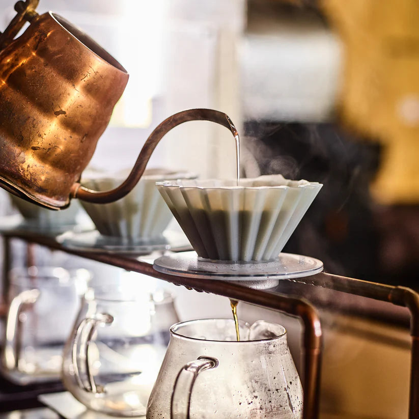 Pour-over Zubereitung mit dem Origami Dripper und Hario Kessel