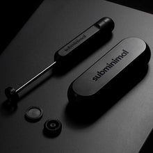 Subminimal NanoFoamer GO Black auf schwarzem Hintergrund