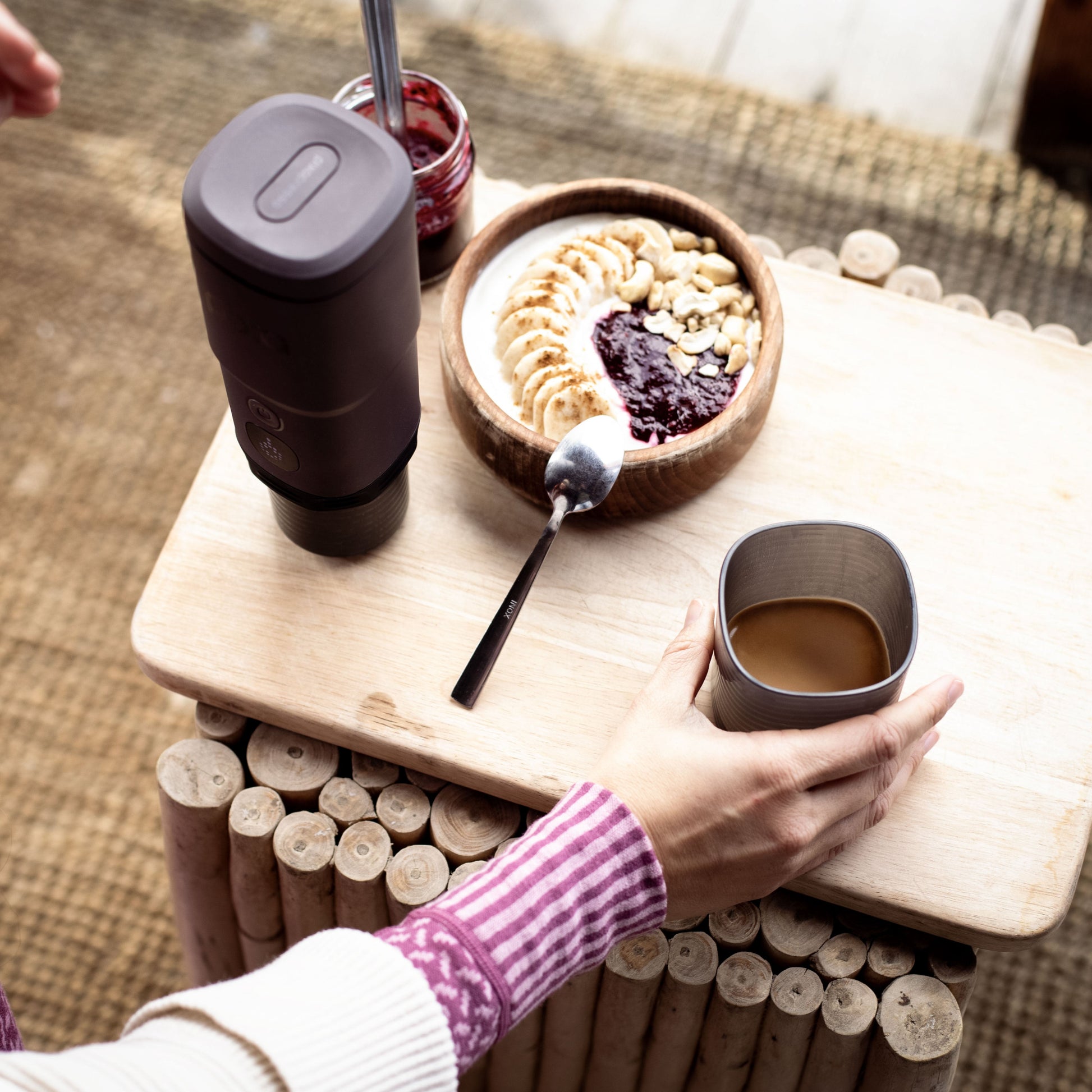 Wacaco Pixapresso tragbare elektrische Espressomaschine für unterwegs Dark Burgundy