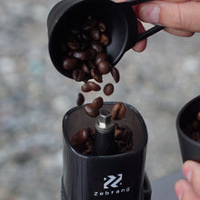 Laden Sie das Bild in den Galerie-Viewer, Zebrang Outdoor Ceramic Coffee Mill Kaffeemühle für unterwegs