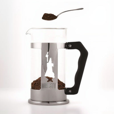 Bialetti Preziosa French Press mit gemahlenem Kaffee vor der Zubereitung
