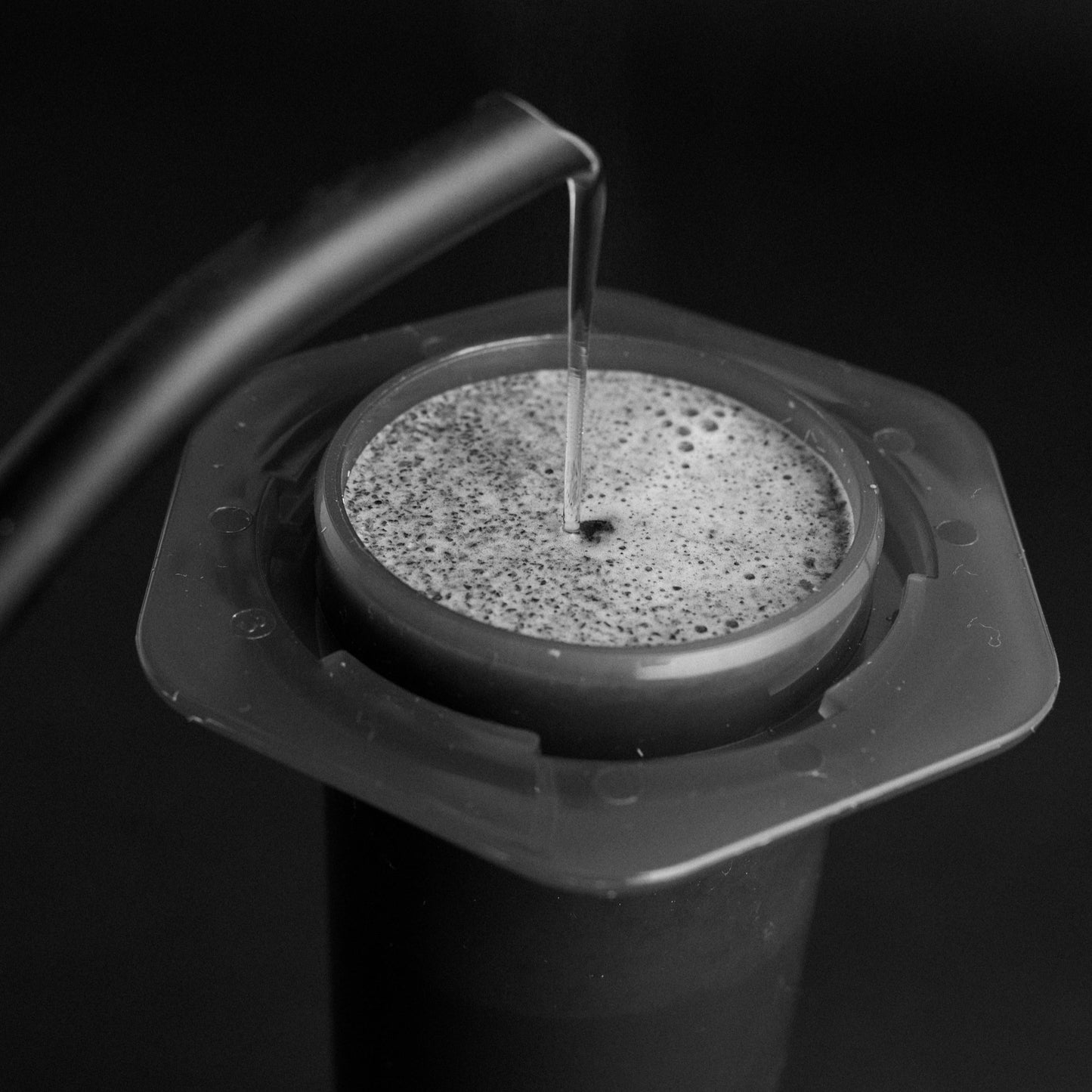 Brühvorgang mit Sibarist FAST Disc 63 Papierfilter in AeroPress