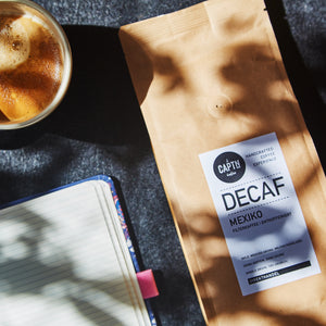 DECAF Filterkaffee mit Kaffeebecher
