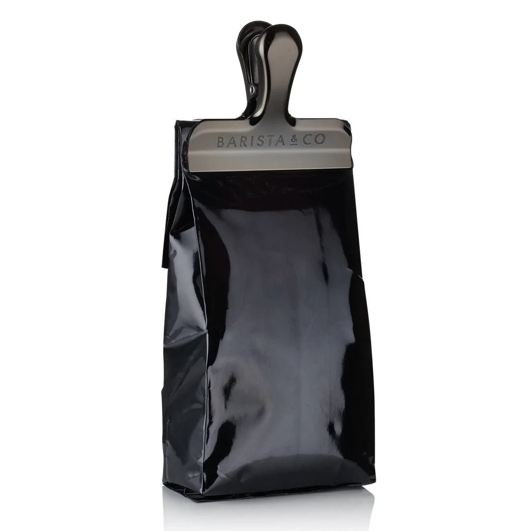 Kaffeebeutel mit Barista & Co Clip in Schwarz