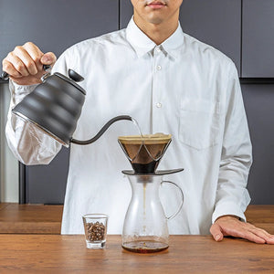 Kaffee brühen mit dem Hario V60 Handfilter Mugen Größe 02, schwarz