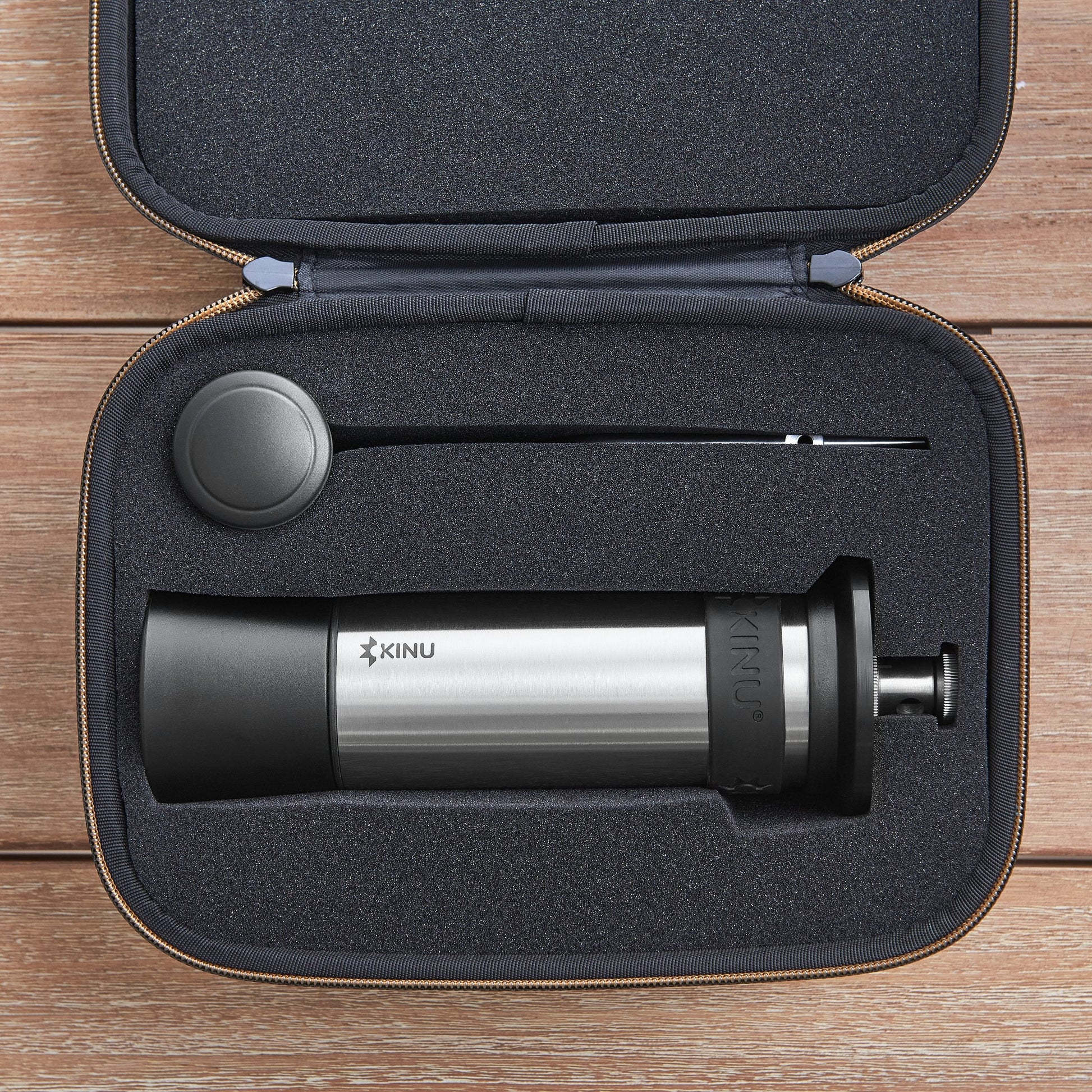 Kinu M47 Phoenix Kaffeemühle in Transportcase