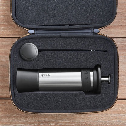 Kinu M47 Phoenix Kaffeemühle in Transportcase