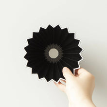 Laden Sie das Bild in den Galerie-Viewer, Origami Handfilter Dripper M Black