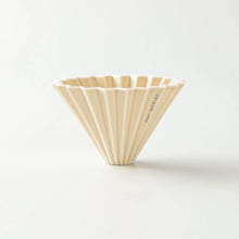 Laden Sie das Bild in den Galerie-Viewer, Origami Handfilter Dripper M Matt Beige