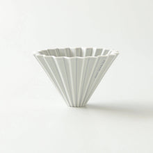 Laden Sie das Bild in den Galerie-Viewer, Origami Handfilter Dripper M Matt Grey