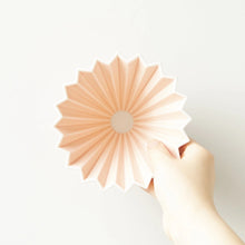 Laden Sie das Bild in den Galerie-Viewer, Origami Handfilter Dripper M Matt Pink