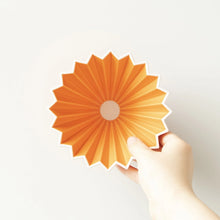 Laden Sie das Bild in den Galerie-Viewer, Origami Handfilter Dripper M Orange