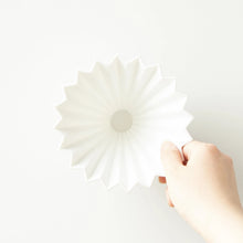 Laden Sie das Bild in den Galerie-Viewer, Origami Handfilter Dripper M White