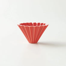 Laden Sie das Bild in den Galerie-Viewer, Origami Handfilter Dripper S - Made in Japan - SPRING 2024 DEAL